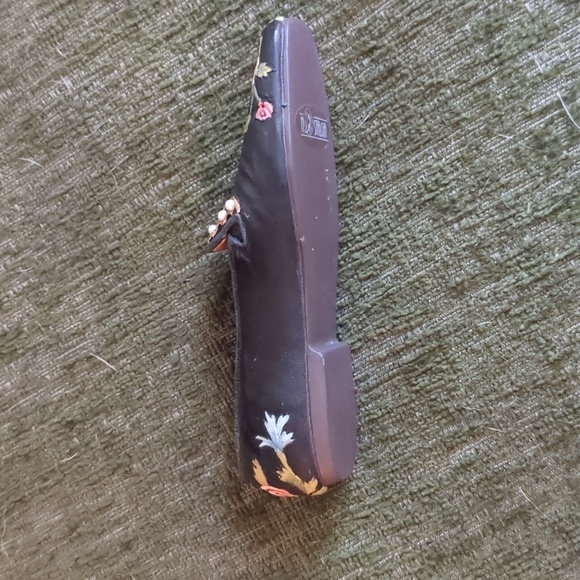 JUST THE RIGHT SHOE* collectibles 3 authentic and 2 NOSTALGIA* pieces. - Picture 16 of 17